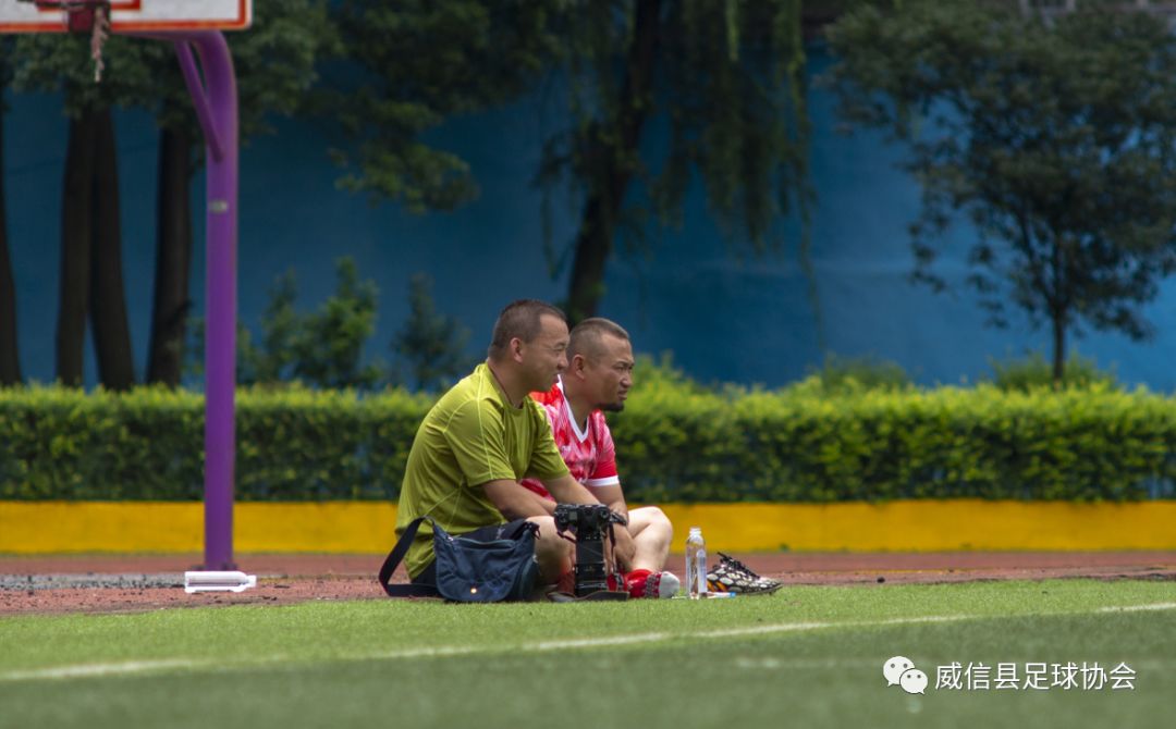 三市镇的足球比赛,我县首次举办全国县域足球赛事