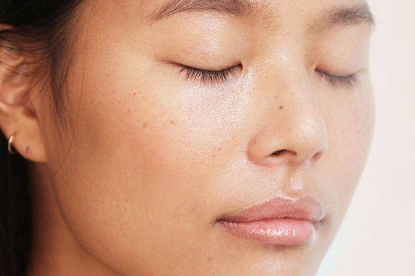 如何在夏天化个清爽的妆,你的夏日不脱妆小诀窍已经抵达