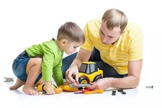 爸爸陪儿子做什么事情好,爸爸应该陪儿子做的50件事