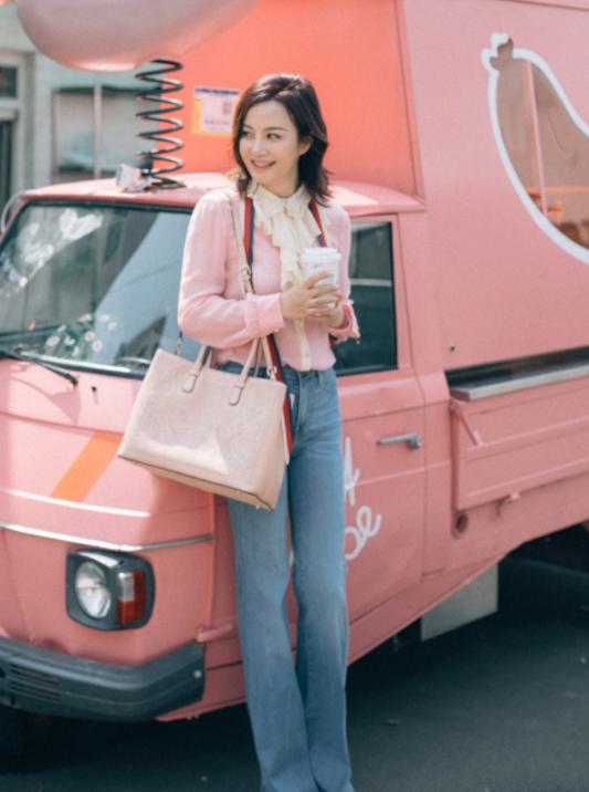 陶虹穿衣搭配图片,陶虹50岁减龄穿搭