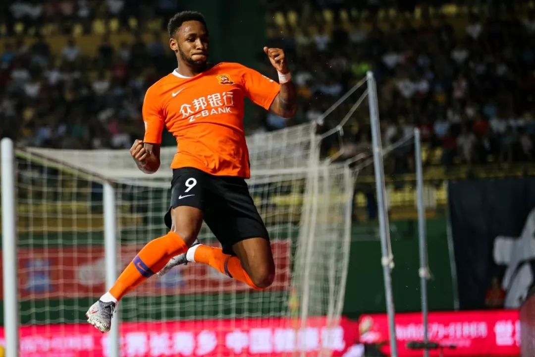 武汉卓尔0:5广州恒大,坚韧如钢铁温柔如蝶翼