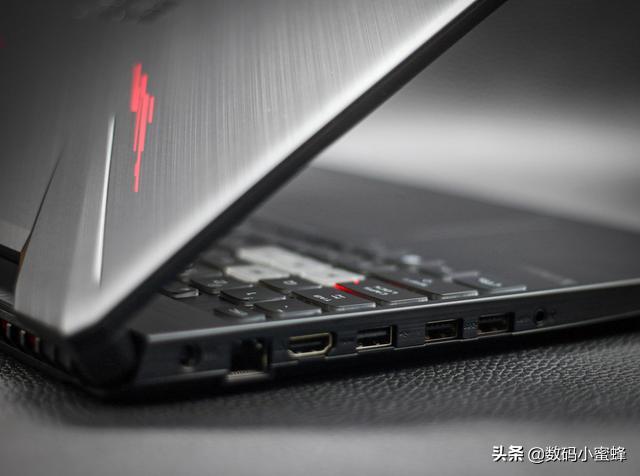 华硕飞行堡垒7火陨光追体验,华硕100元优惠券怎么领