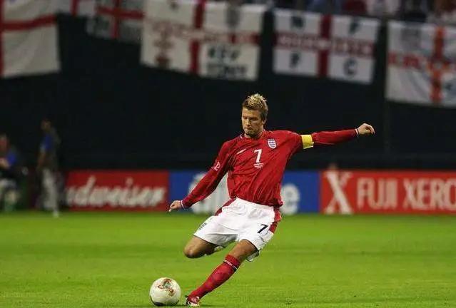 足球为什么在空中拐弯,足球空中拐弯飞行