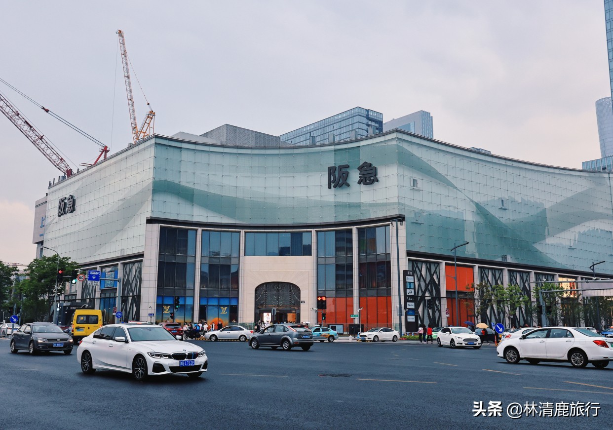 宁波花30亿打造的广场，好多高大上建筑，适合周末亲子游