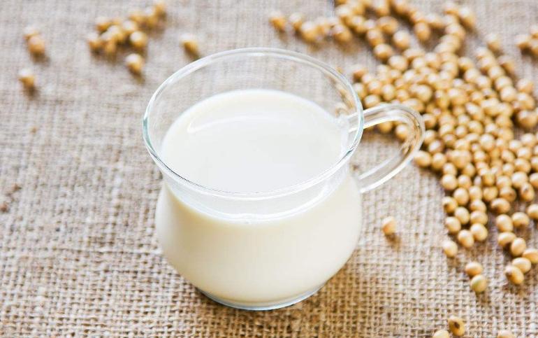 宝宝生下来屁股和脚淤青,宝宝生下来屁股青一大块