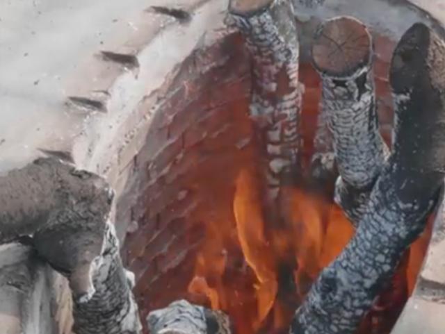 山东大叔独门烤全羊一天烤七八只,山东山沟烤全羊