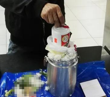 一男子行李箱过安检,一男子过海关被查