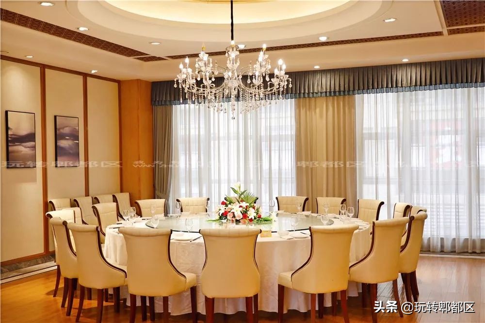 北有全聚德，南有兰烤鸭！云南小刀鸭入驻大蓉和，惹火郫都吃货圈