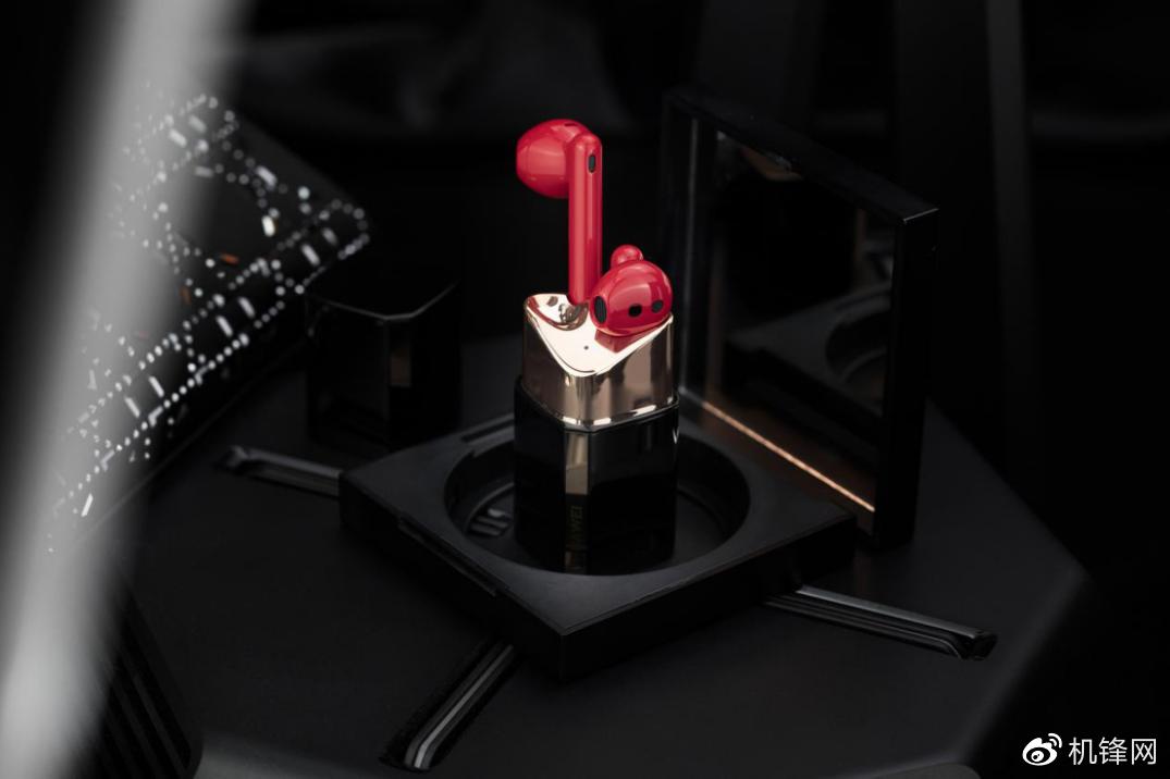 华为FreeBudsLipstick海外发布独特口红设计送女朋友不香吗？