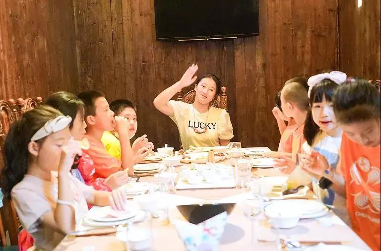 这对父母怎么想到的？把孩子十岁生日变成了学习的动力