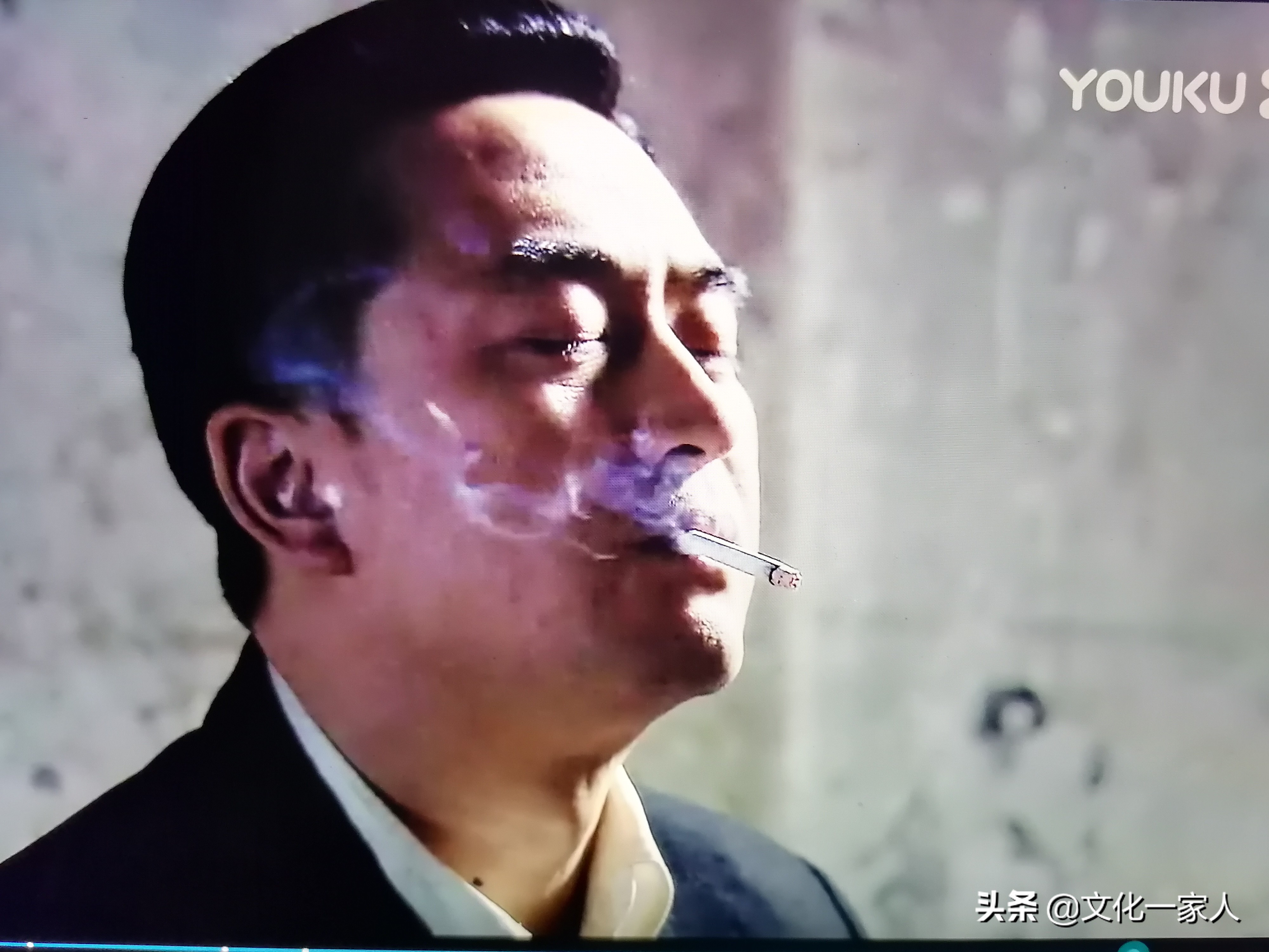 《悬崖》：一场敌中有我，我中有敌，斗智斗勇命悬一线的生死较量