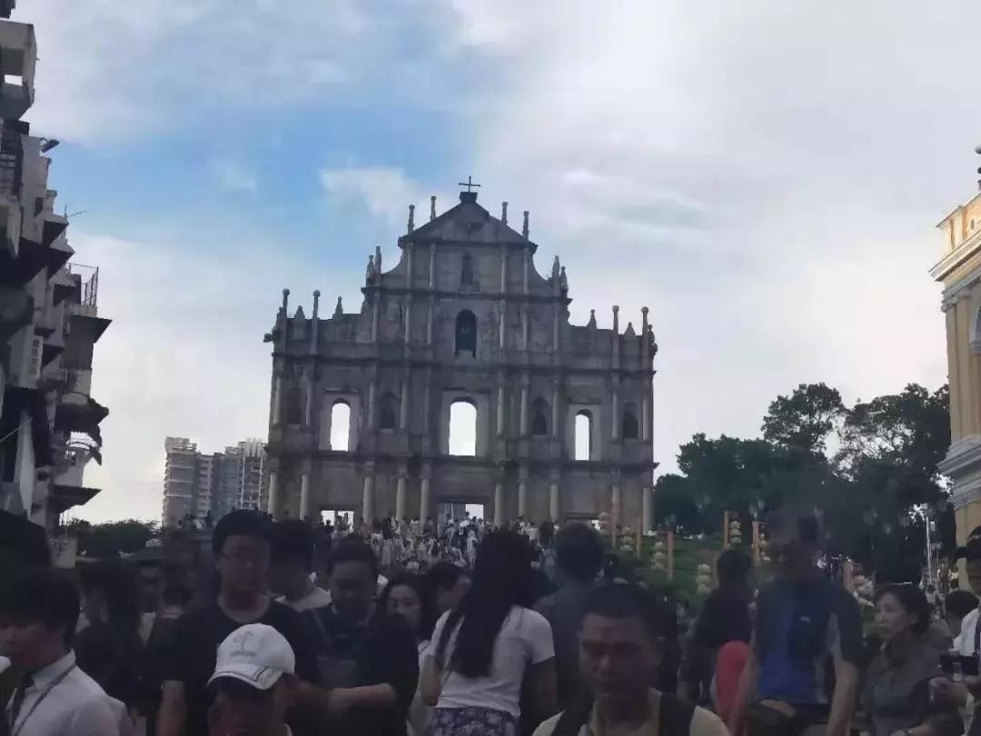 天啊！以后珠海人过澳门或将被征收3位数的“旅客税”？我都醉了.