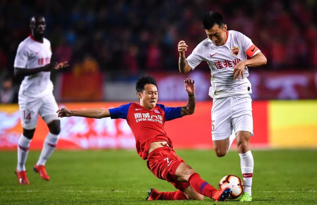 国脚回归泰山迎来最强阵容,国足比赛归来