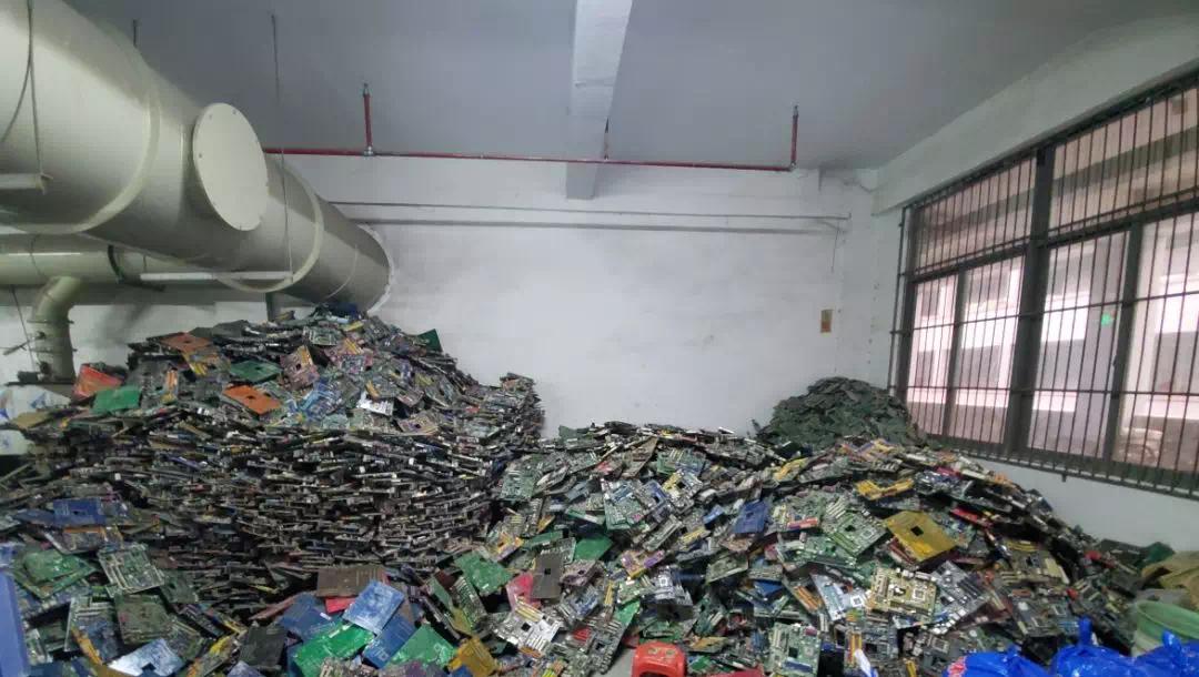 深圳卖芯片赚千万,深圳华强北档口一夜倾家荡产