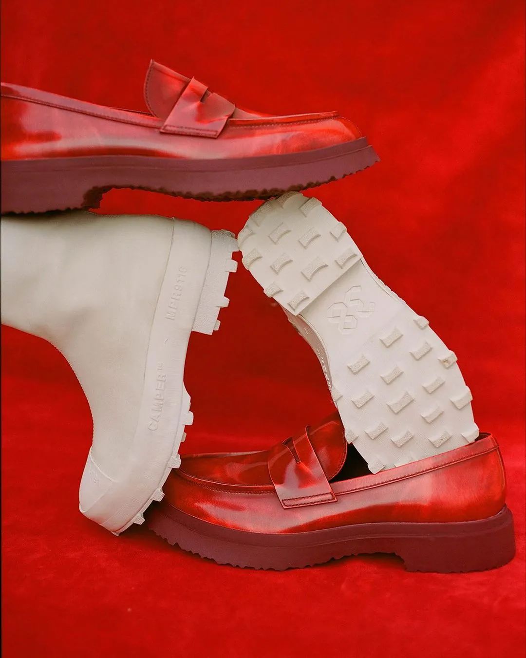 有买鞋焦虑的人看看它，让你的脚趾头也能穿上「极简」和「先锋」