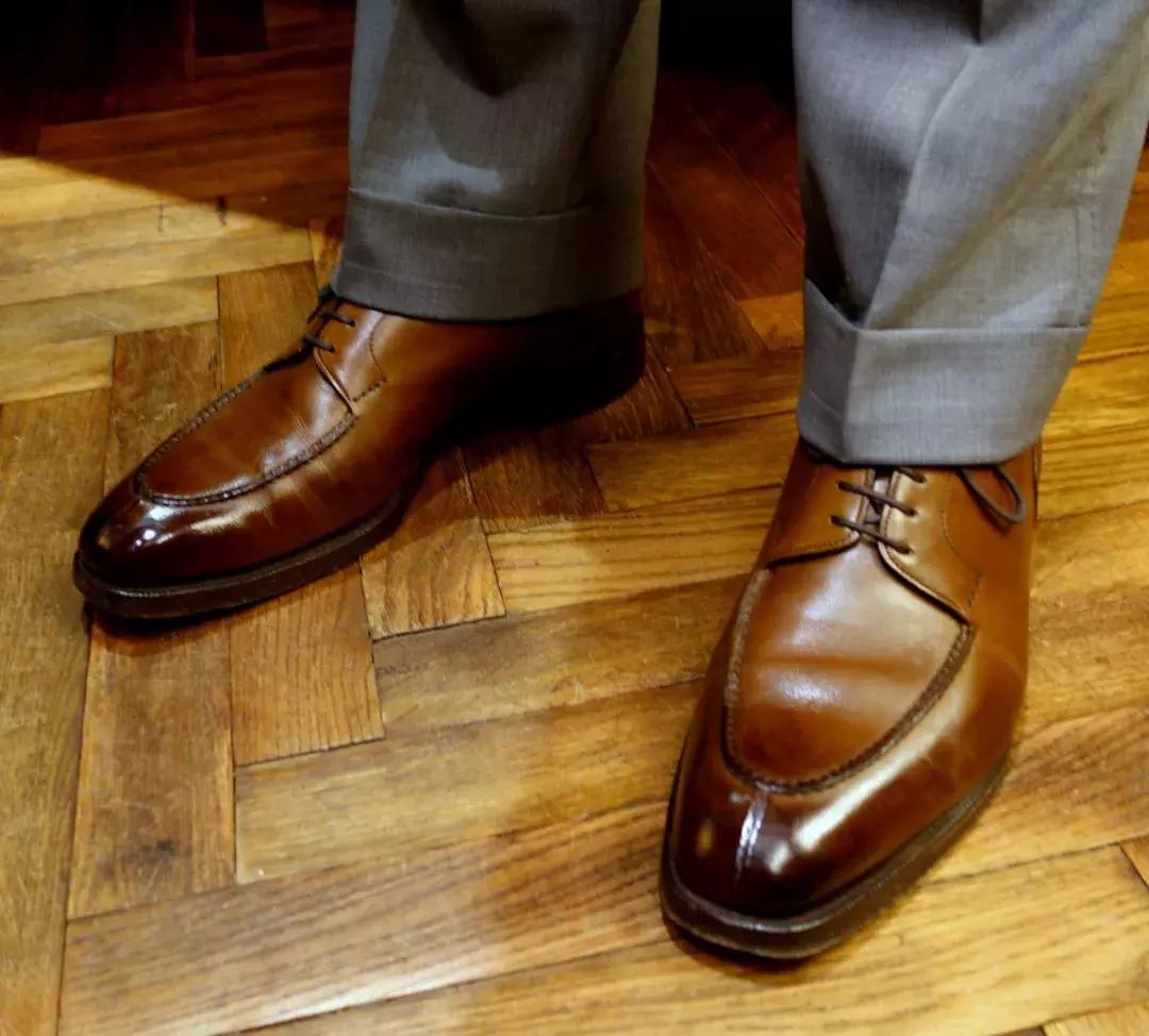 脚大不穿尖头皮鞋,脚大不怕鞋松