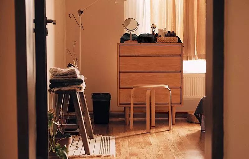 不当环球小姐，她跑到深山，种菜、调香，过上佛系人生