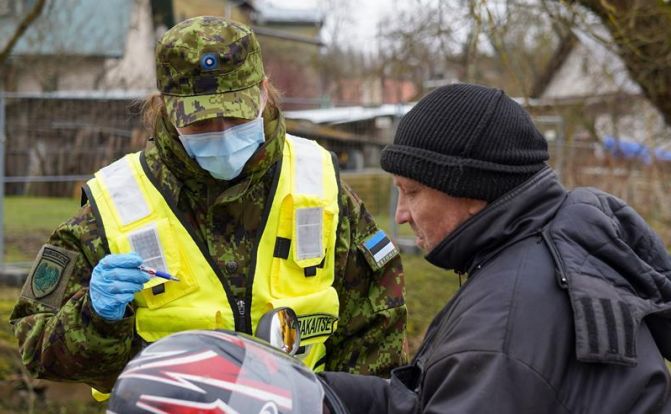为了几箱口罩，乌克兰小偷铤而走险，伪装“特工”抢劫投机商