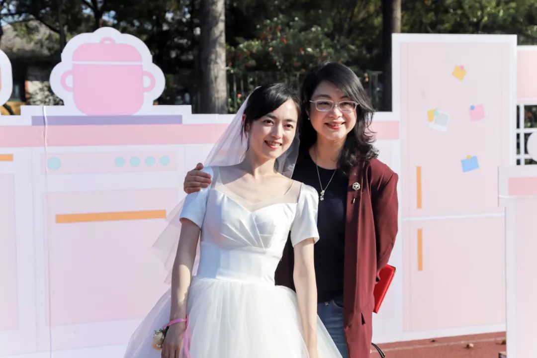 李兰娟致敬院士视频,致敬李兰娟院士的诗朗诵