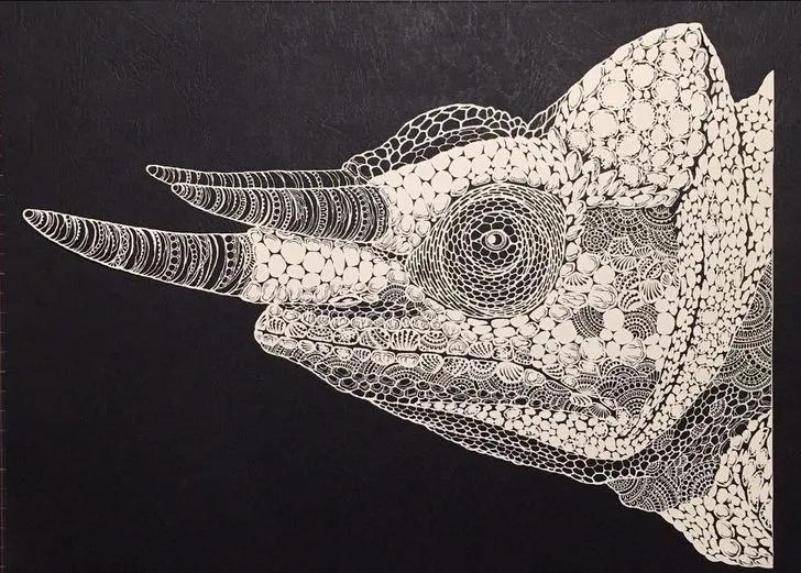 她被称为“刀王”，凭一把破刀，一张破纸，作品征服了全世界