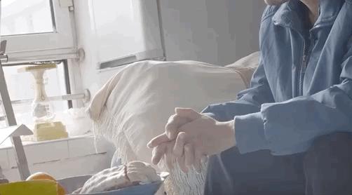 买了一套房子可一点也不高兴,买一套房子就花了几十万