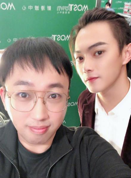 2013年“鳌拜”沈泰在咖啡厅暴打于正:为什么这么对我,你个变态