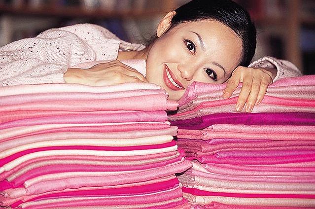 败家港星章小蕙的坎坷人生,58岁章小蕙依然贵气十足