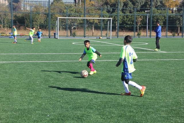 足球比赛可以让孩子学到什么,足球与孩子成长
