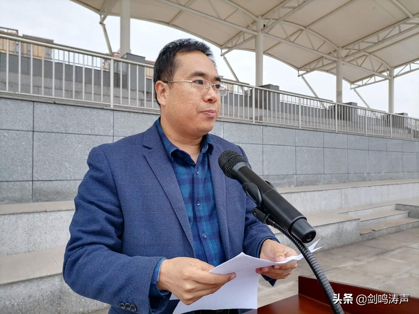 风驰电掣帅气逼人,风驰电掣神威