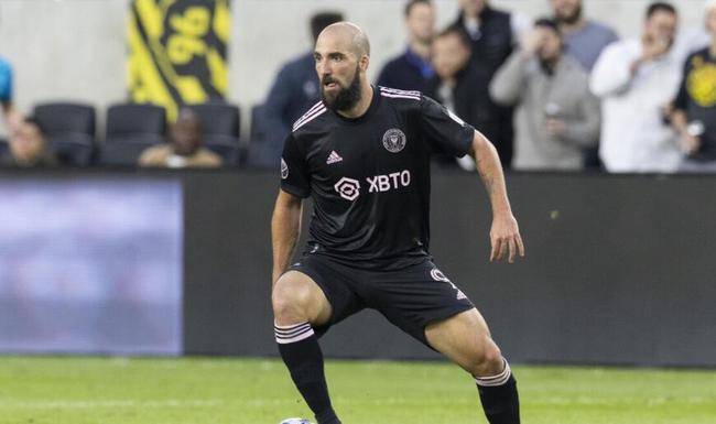 伊瓜因为什么总丢单刀,曾经球场追风少年已变成油腻大叔