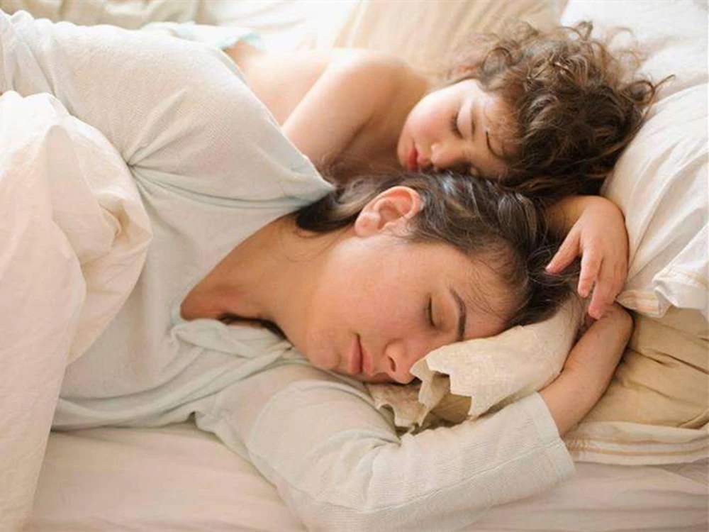 孩子爱摸大人脸怎么办,孩子老爱摸着睡怎么办