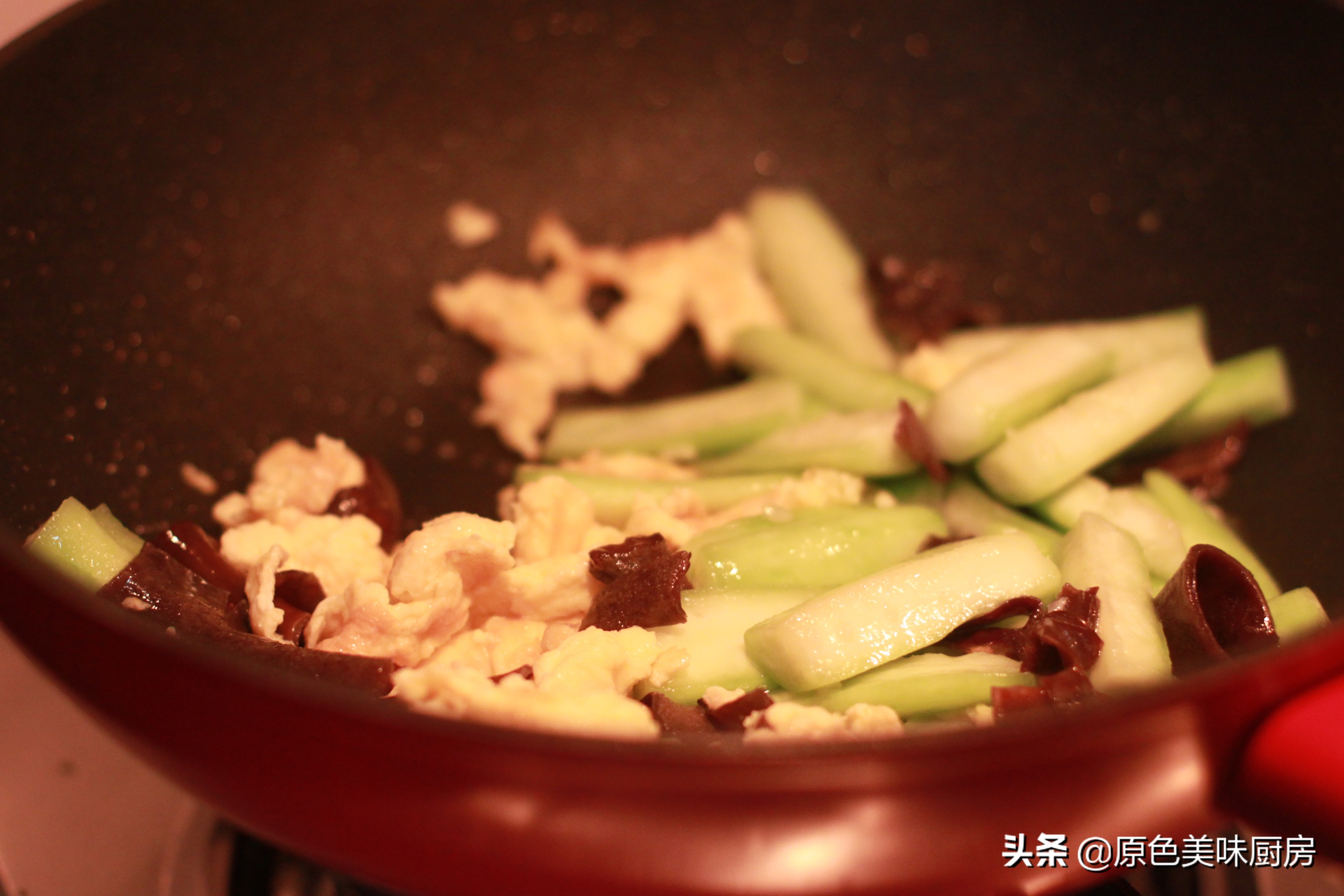 丝瓜可以不去皮吃吗,丝瓜要不要挖