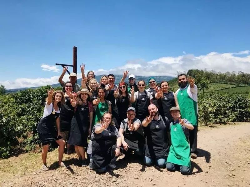 “土气”的休闲农业，正成为高端品牌争抢的“联姻”对象