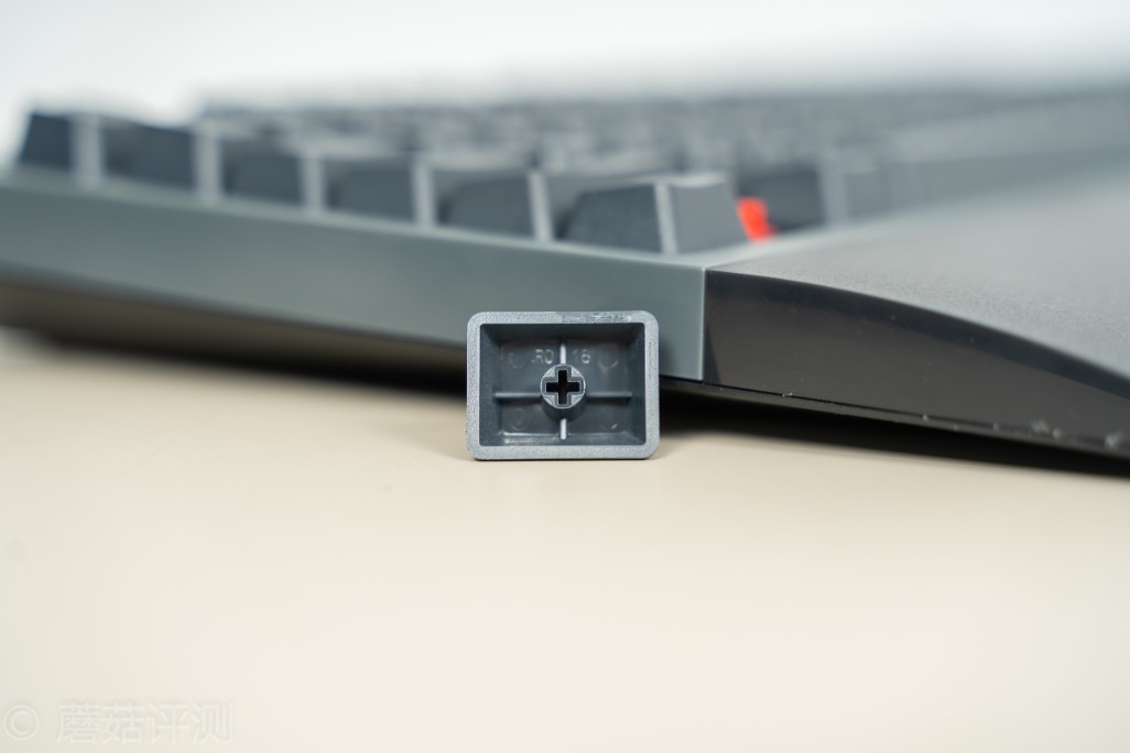 做工细腻手感超好,曜越g821多模电竞机械键盘