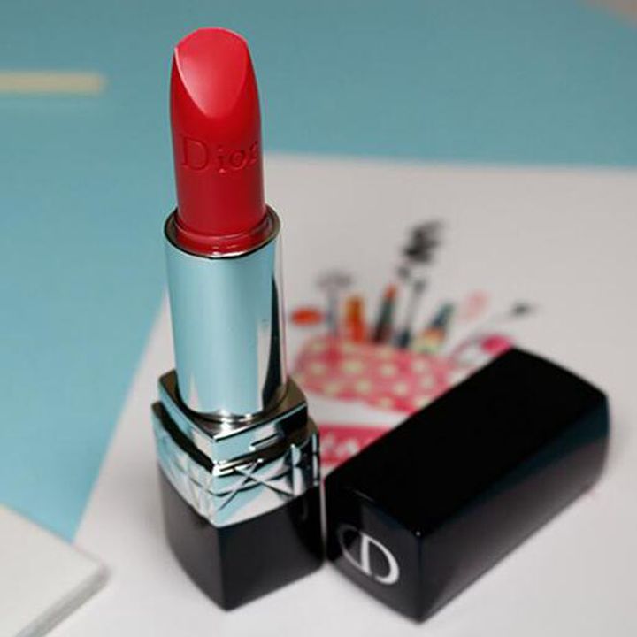 为啥我买的迪奥口红999特别干,为什么大家都喜欢买迪奥999口红