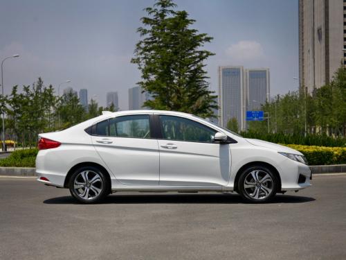 本田锋范新款难看还是老款好看,本田老款锋范性价比怎么样