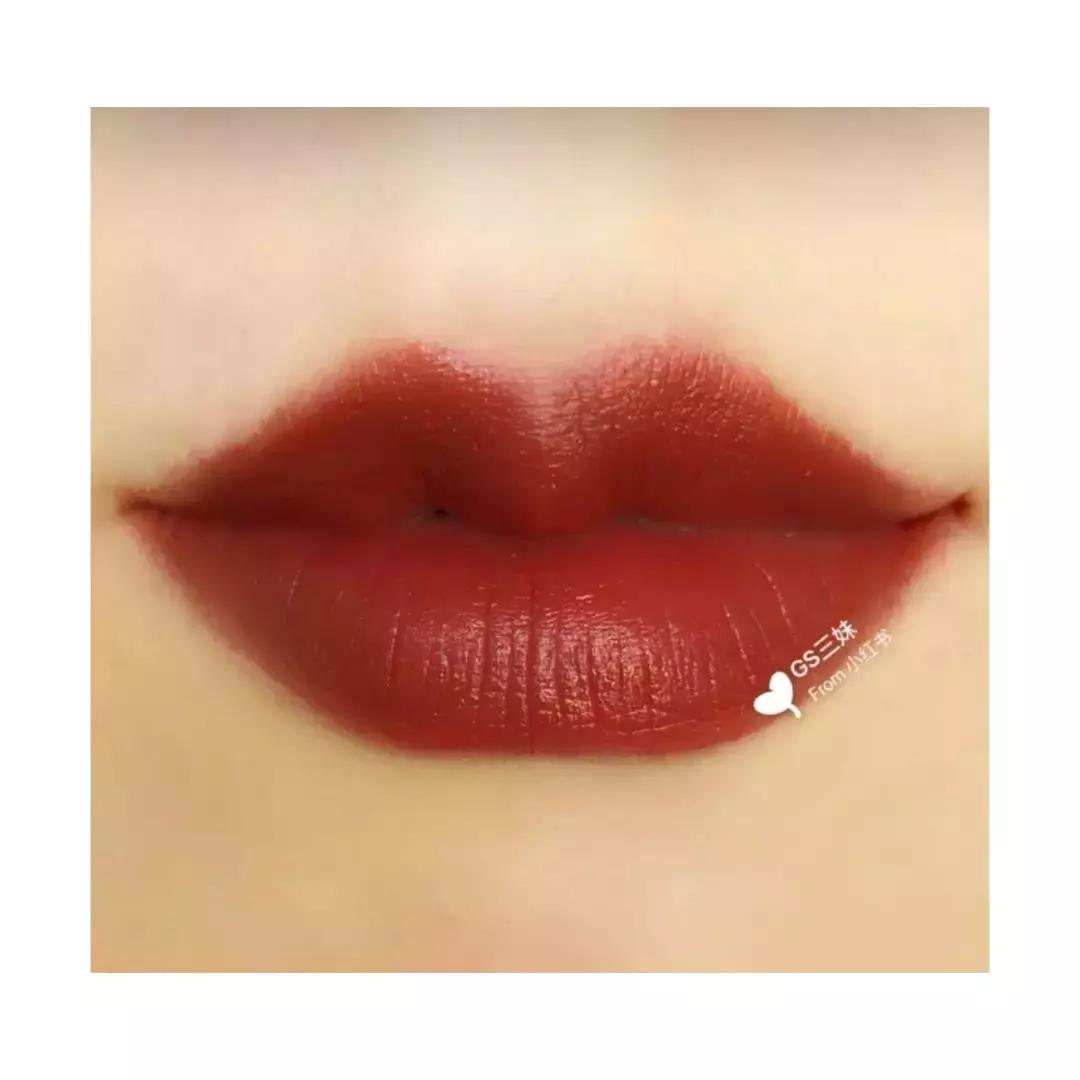 口红叠涂方法这样涂更显唇形,记住所有口红色号