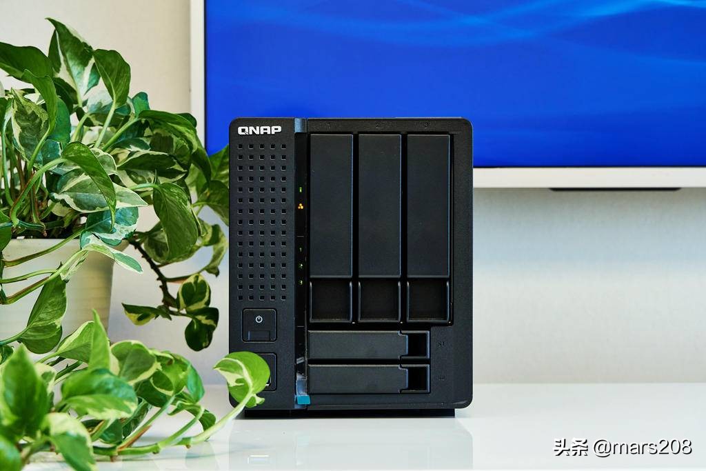 威联通qnapts-231测评,qnap威联通双万兆nasts532x拆解