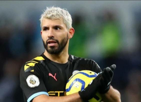 球星发型最多的是什么,曼联时期的c罗发型