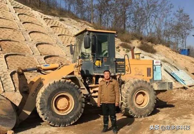 开铲车的会开挖机吗,选择开挖掘机