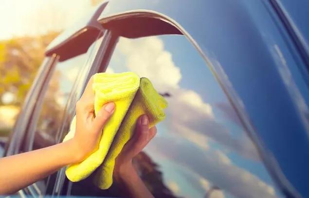 汽车玻璃突然自爆可以查出原因吗,汽车玻璃自爆原因有哪些