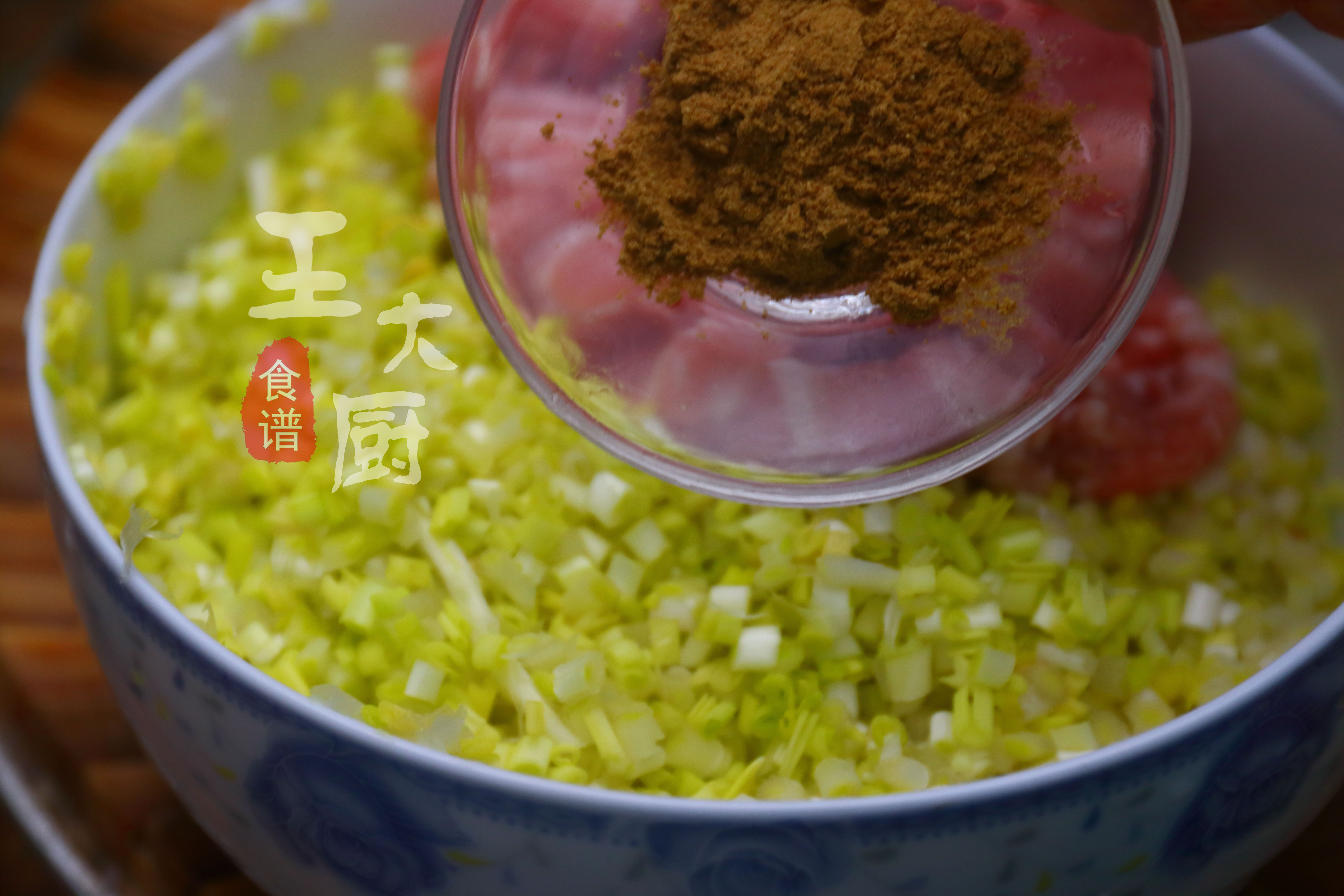 蒜苗包饺子的做法大全,羊肉蒜苗蒸饺馅怎么调最好吃