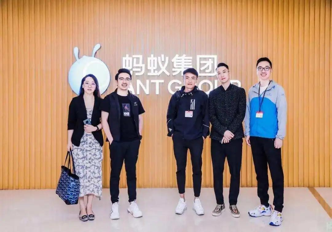 鎶栭煶涓殑鑰佺邯鏄皝,鎶栭煶绾汉鑰佺邯涓汉璧勬枡