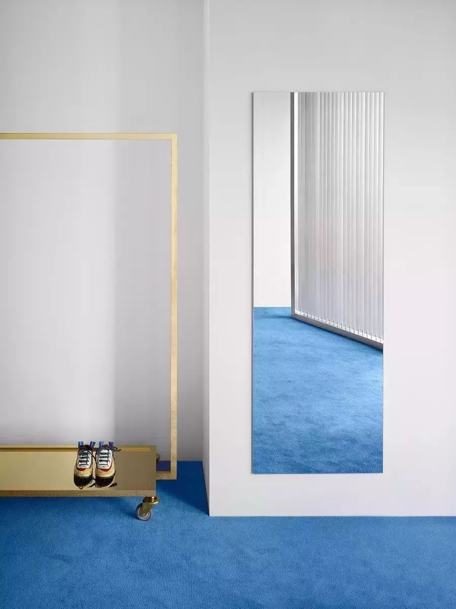 全球仅50多家店、年销售2亿欧元的Acne，门头竟然无LOGO？