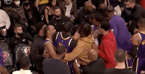 霍华德最惨一幕,霍华德被嘘