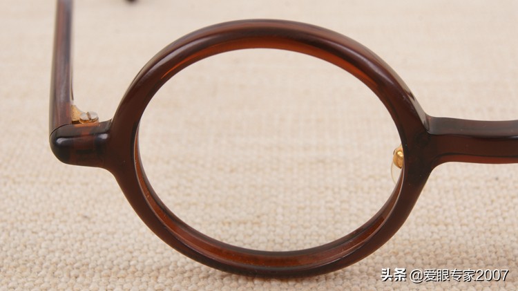 眼镜坏了没有胶带和胶水怎么补救,眼镜坏了去维修要钱吗