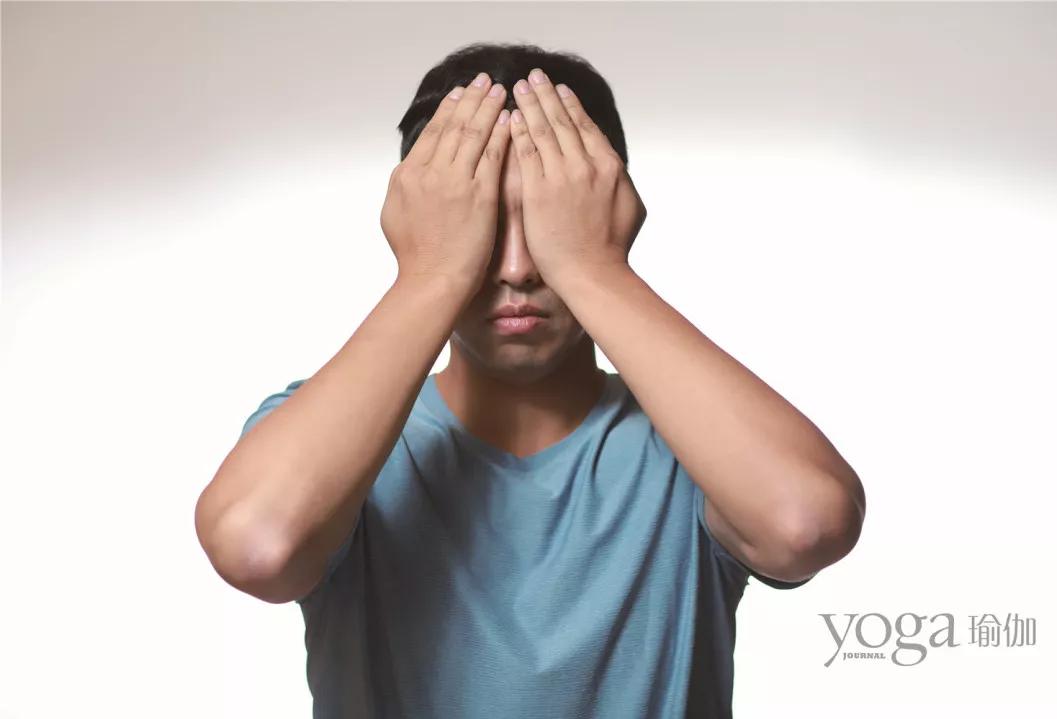 王昱珩水哥眼睛,水哥王昱珩牙齿矫正