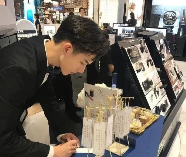 千万不要轻易相信网上的“帅照”，其实真容一个比一个幻灭