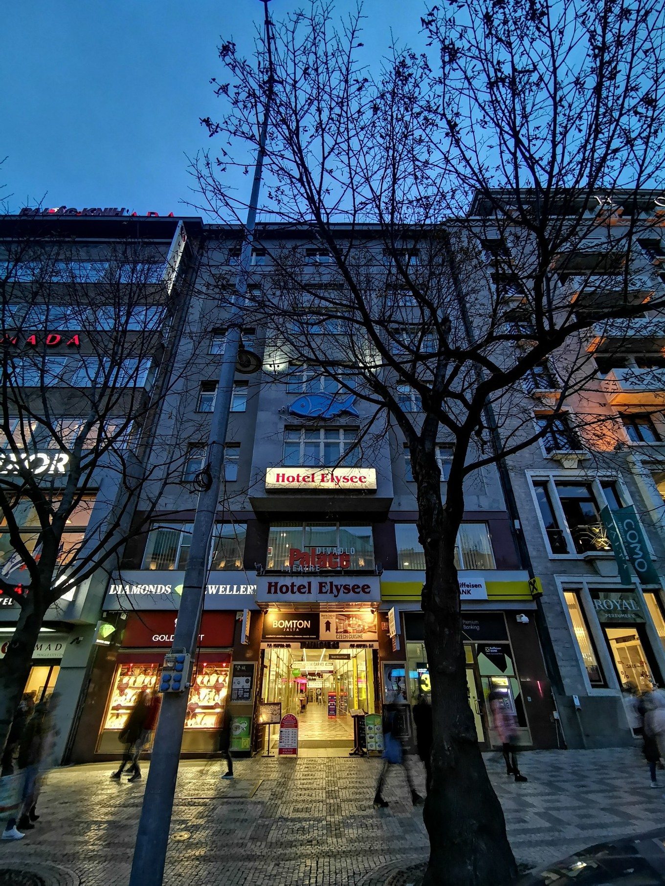 中欧美景美食自驾之旅在CK小镇亲手制作皮具纪念品