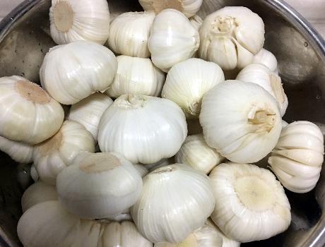 糖醋腌蒜的最简单又好吃做法,糖醋蒜腌咸蒜教程